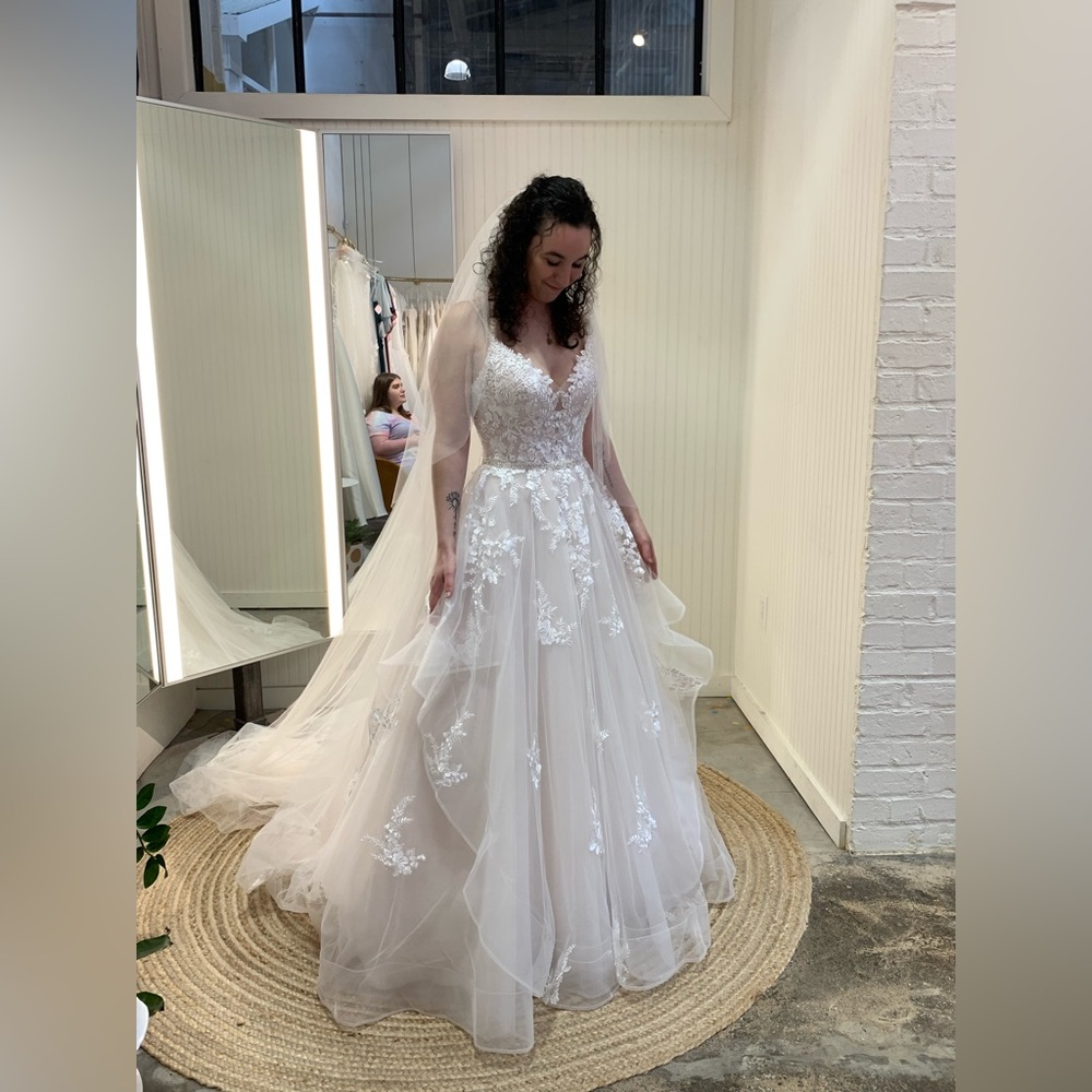 Wedding Dress. Size 6.